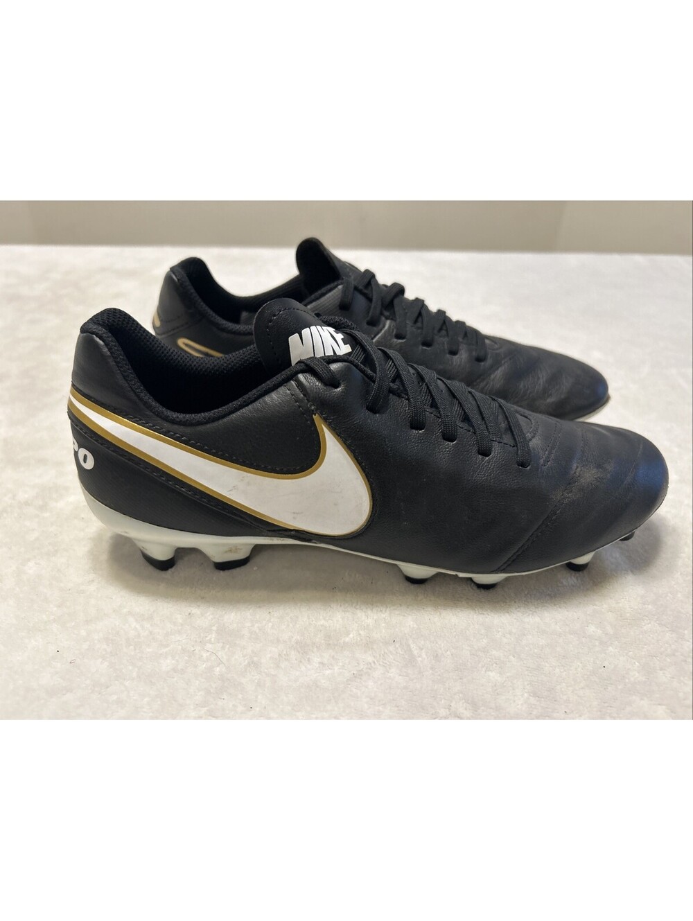 Nike Tiempo Soccer Cleats Men’s Size 7 Genio II Leather FG 819213-010 Football